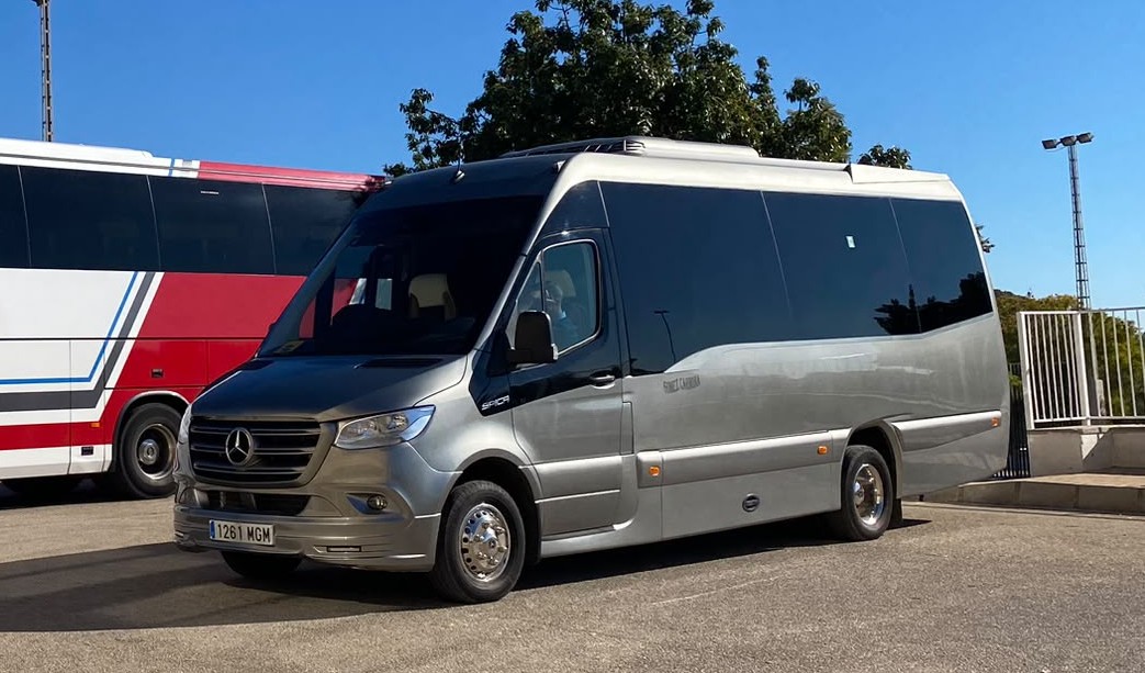 Microbús de 19 plazas de Autocares Gómez Carmona