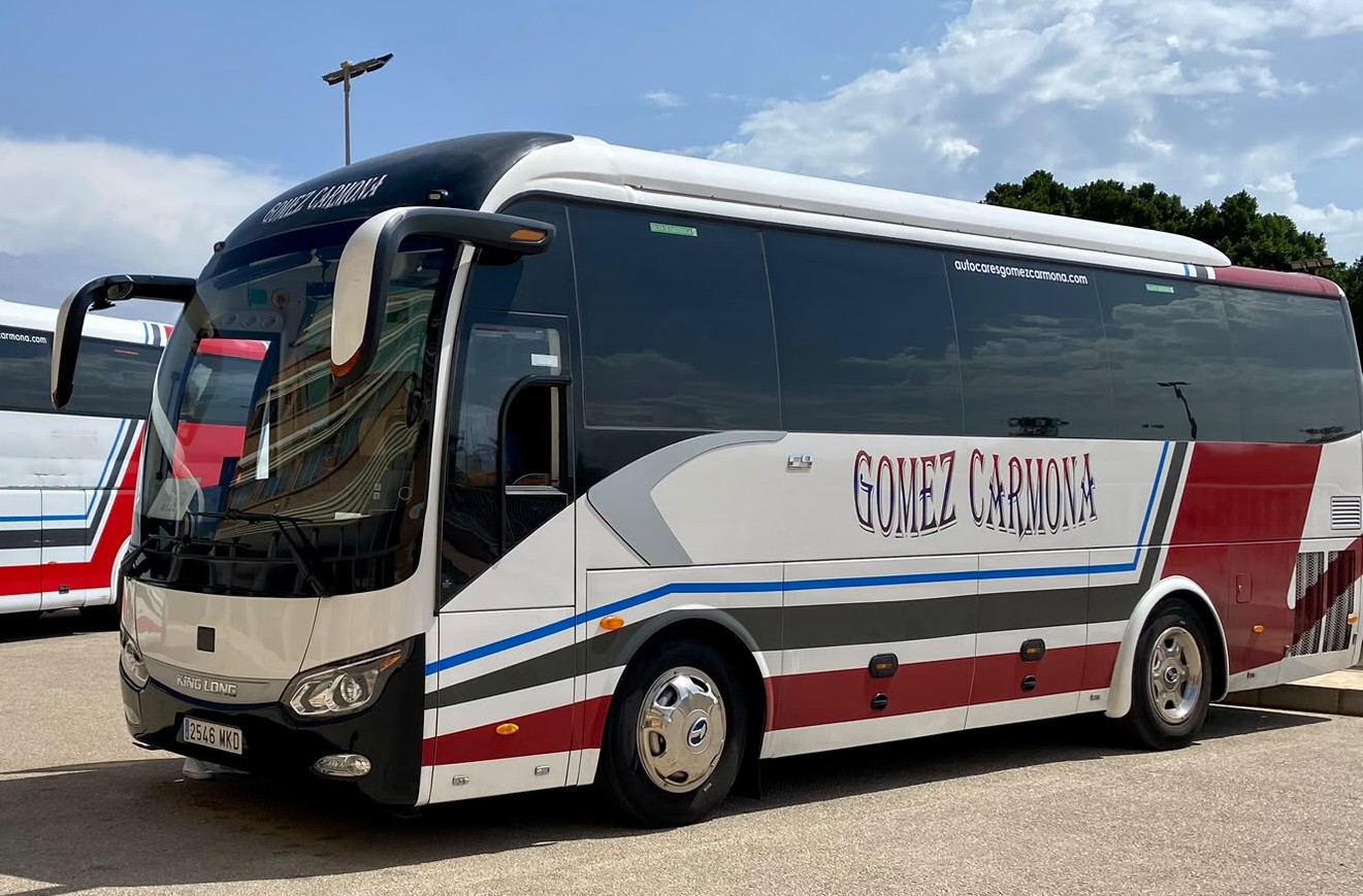 Autobús de 35 plazas de Autocares Gómez Carmona
