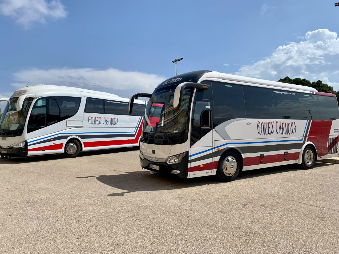 Autobús de 55 y 35 plazas de Autocares Gómez Carmona